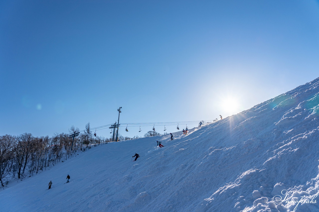小樽天狗山スキー場　大雲海発生！息を吞む絶景とドライパウダー。北海道の雪山の魅力が詰まったローカルゲレンデを滑る！
